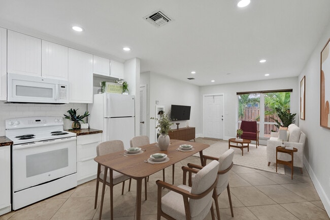 3033 NE 20th Ter, Unit 2 in Fort Lauderdale, FL - Building Photo - Building Photo