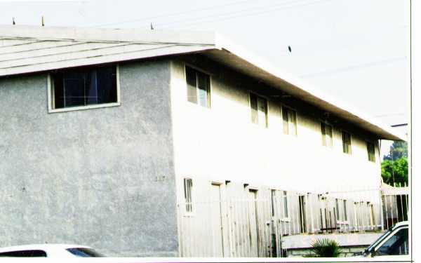 331-337 W Valencia Dr in Fullerton, CA - Building Photo - Building Photo