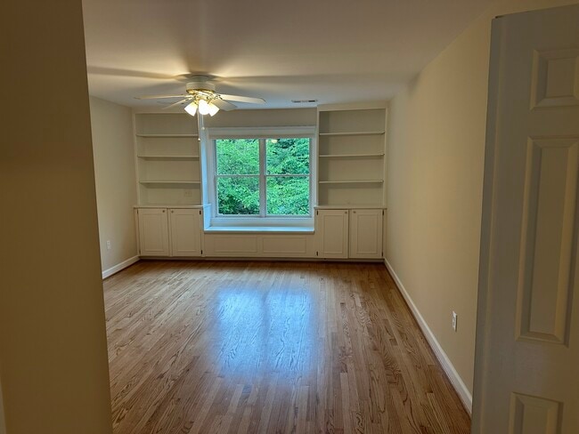 2206 Fort Ward Pl in Alexandria, VA - Building Photo - Building Photo