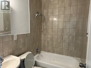 2 Kinsdale Blvd in Toronto, ON - Building Photo - Building Photo