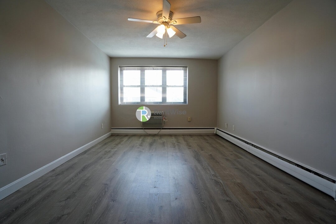 39 Shepard St in Boston, MA - Building Photo