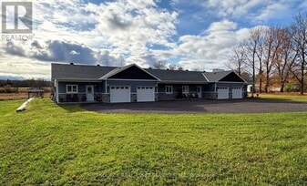 3496 Burnstown Rd in Renfrew, ON - Building Photo