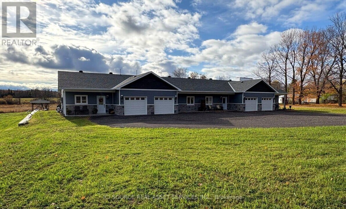 3496 Burnstown Rd in Renfrew, ON - Building Photo