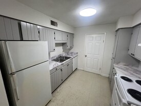 2150 N Sherwood Forest Dr in Baton Rouge, LA - Building Photo