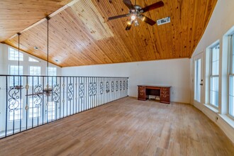 16301 N State Hwy 121 in Blue Ridge, TX - Foto de edificio - Building Photo