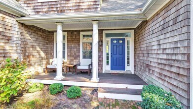 38 Bridle Path in Westhampton Beach, NY - Building Photo - Building Photo