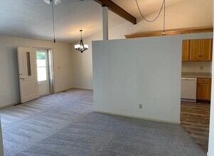 8657 S Akins Rd in North Royalton, OH - Building Photo - Building Photo