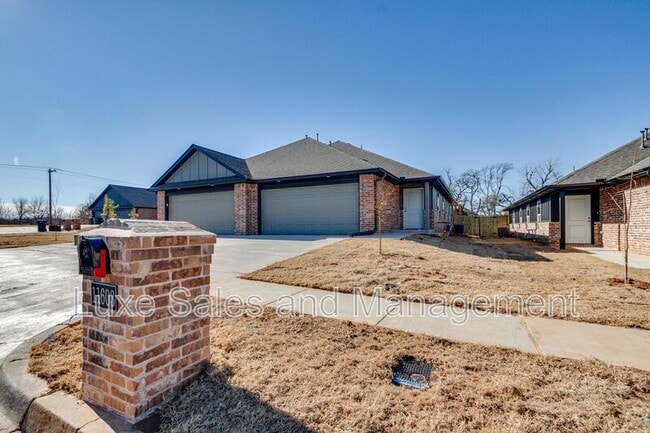 11603 Mackenzie Wy in Yukon, OK - Building Photo - Building Photo