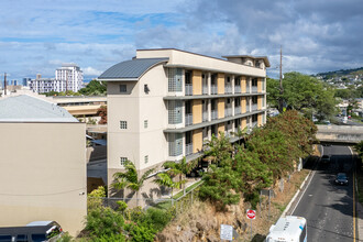 2840 S King St in Honolulu, HI - Building Photo - Building Photo