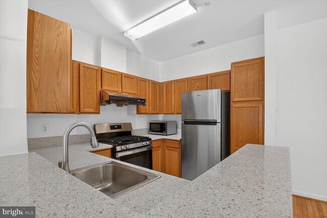 4142 Fountainside Ln in Fairfax, VA - Building Photo - Building Photo