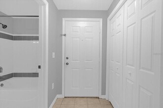 3250 Corona Village Way in Orlando, FL - Building Photo - Building Photo