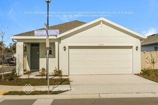 8045 Majestic Palms Ct in Venice, FL - Building Photo