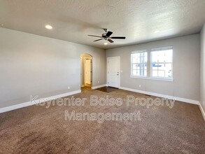 6297 S Ruddsdale Ave in Boise, ID - Foto de edificio - Building Photo