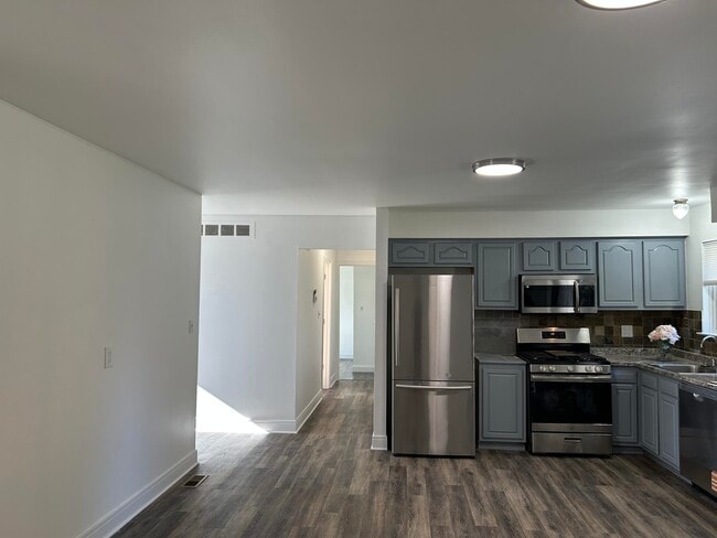 12757 De Cook Dr in Sterling Heights, MI - Building Photo - Building Photo