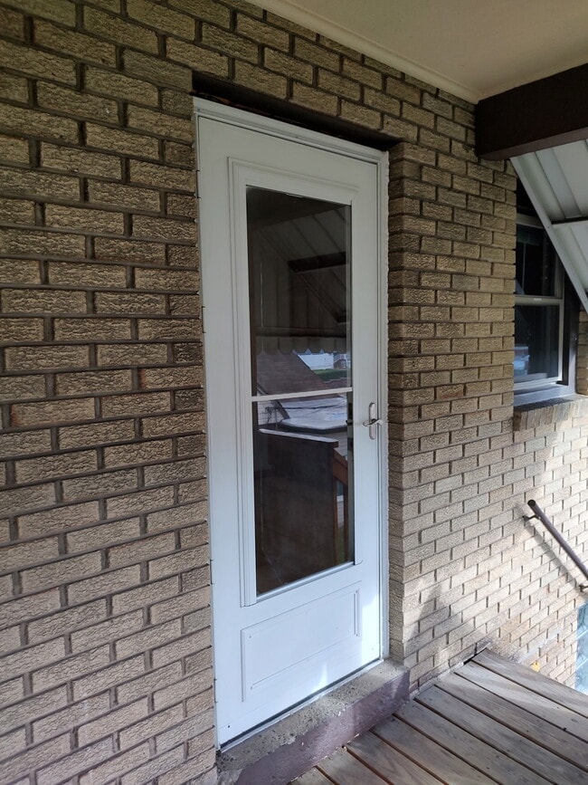 537 Sewickley St, Unit #2 Rear in Greensburg, PA - Building Photo - Building Photo