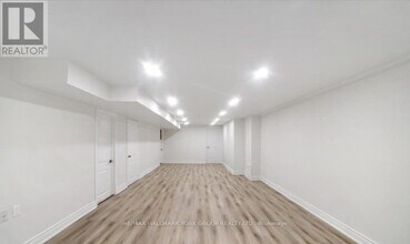 28 Charlbrook Ave in Barrie, ON - Building Photo - Building Photo