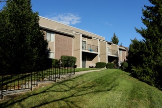 Cedar Springs Apartments in Louisville, KY - Foto de edificio - Building Photo