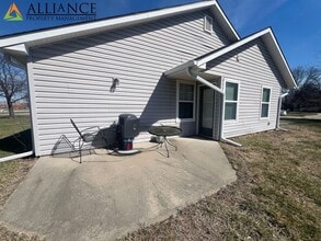 702 Goodrich Dr in Manhattan, KS - Building Photo - Building Photo