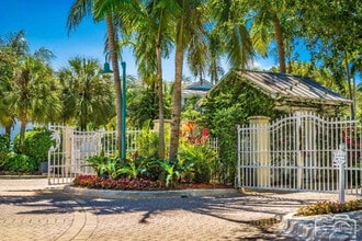 The Falls at Marina Bay in Fort Lauderdale, FL - Foto de edificio - Building Photo