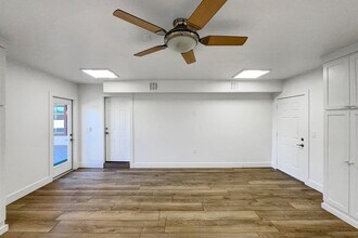 6301 E Sweetwater Ave in Scottsdale, AZ - Building Photo - Building Photo