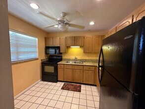 1900 S Kanner Hwy, Unit 206 in Stuart, FL - Foto de edificio - Building Photo