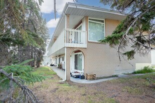 1604 39 St SW in Calgary, AB - Building Photo