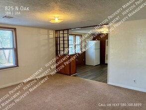825 N Oak St in Ponca City, OK - Building Photo - Building Photo