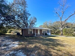 4915 Cliff Rd in Graceville, FL - Foto de edificio - Building Photo