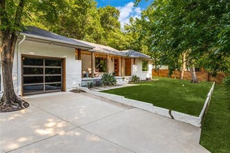 410 S Ravinia Dr in Dallas, TX - Foto de edificio - Building Photo