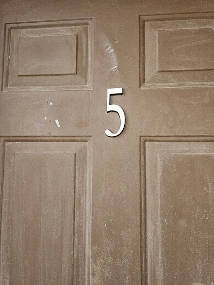 215 N 400 W in Ferron, UT - Foto de edificio - Building Photo