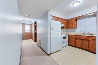 7101 N Chas Dr-Unit -D in Pleasant Valley, MO - Building Photo - Building Photo