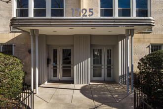 Hampshire Plaza in Washington, DC - Building Photo - Building Photo