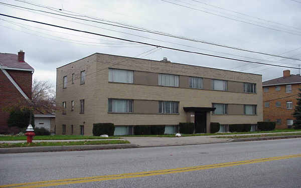 3416 Warren Rd in Cleveland, OH - Building Photo