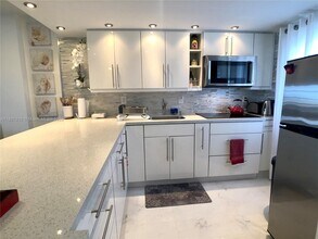 1575 Euclid Ave in Miami Beach, FL - Building Photo - Building Photo