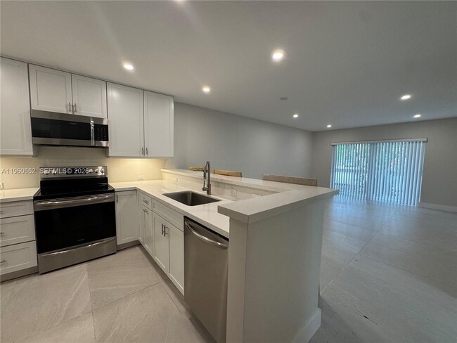 7810 Camino Real in Miami, FL - Building Photo - Building Photo