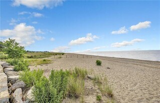 55 Washington Pkwy in Stratford, CT - Building Photo