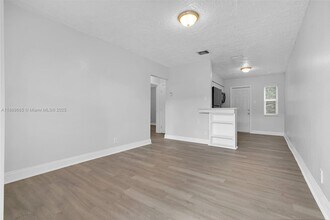 746 SW 4th St in Dania Beach, FL - Building Photo - Building Photo