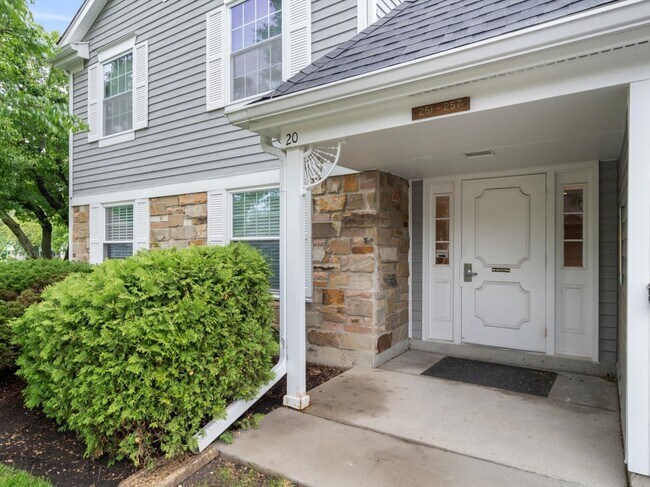 251 Appletree Ct in Buffalo Grove, IL - Building Photo - Building Photo