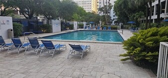 800 N Miami Ave in Miami, FL - Building Photo