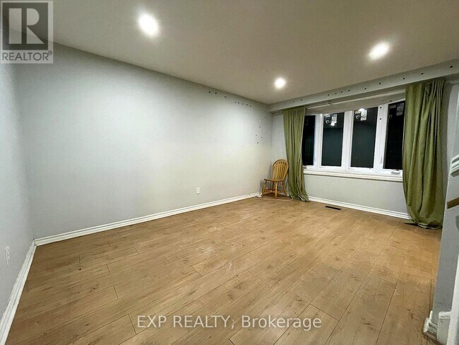 184 Hollyberry Trail in Toronto, ON - Building Photo - Building Photo