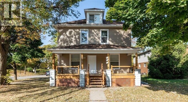 3092 Sandwich St. in Windsor, ON - Building Photo - Building Photo