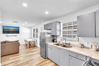 228 NW 9th Ave photo'