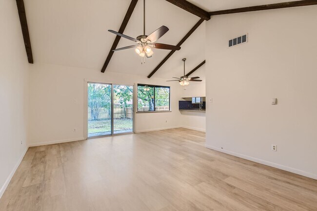 402 Wood Bine Dr in Austin, TX - Building Photo - Building Photo