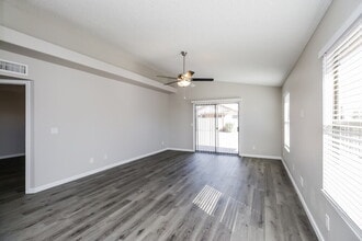 4550 E Harmony Ave in Mesa, AZ - Building Photo - Building Photo