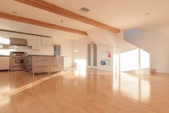 2028 Lemoyne St, Unit 2028 in Los Angeles, CA - Foto de edificio - Building Photo