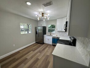 1704 E Elm Rd in Lakeland, FL - Building Photo - Building Photo