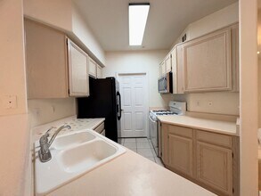 7155 S Durango Dr in Las Vegas, NV - Building Photo - Building Photo