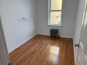 23-54-54 31st St in Queens, NY - Building Photo - Building Photo