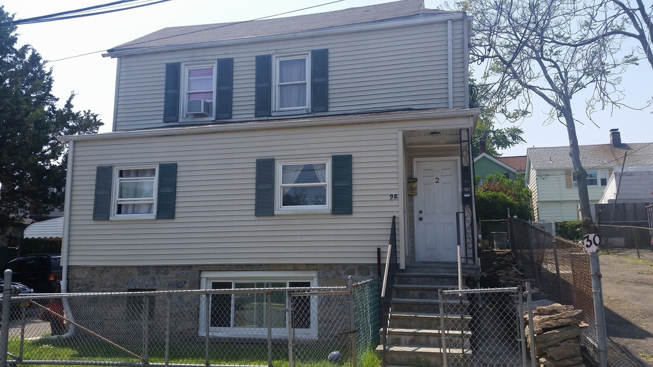 26 Palace Pl in Port Chester, NY - Building Photo