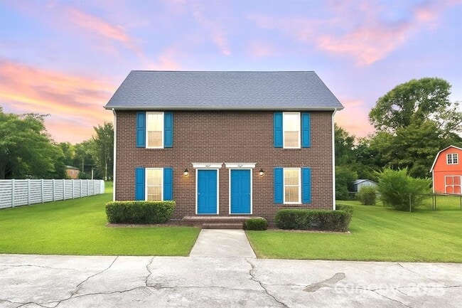 property at 606 Bethpage Rd